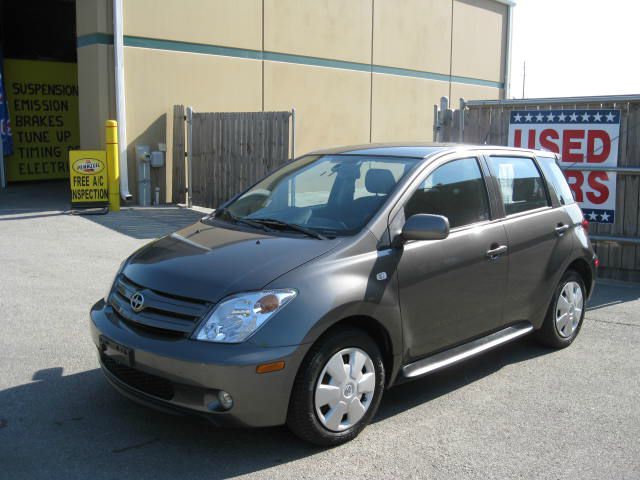 Scion xA 2005 photo 1
