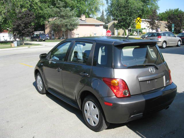 Scion xA 2005 photo 3
