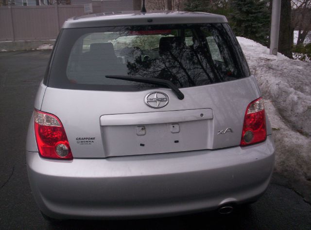 Scion xA 2006 photo 1