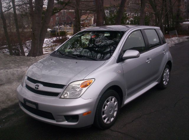 Scion xA 2006 photo 3