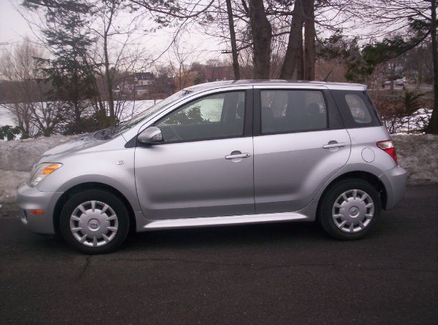 Scion xA 2006 photo 4