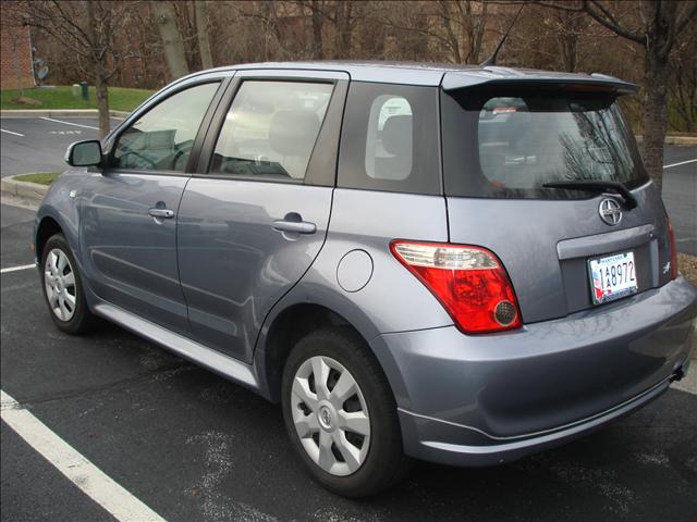 Scion xA 2006 photo 1
