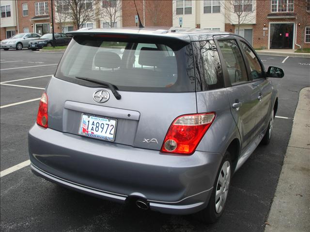 Scion xA 2006 photo 2