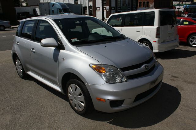 Scion xA 2006 photo 1