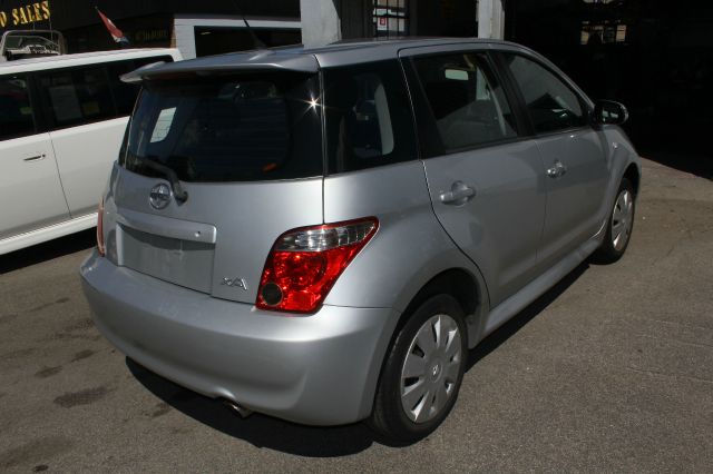 Scion xA 2006 photo 2