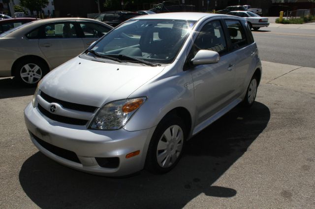 Scion xA 2006 photo 3