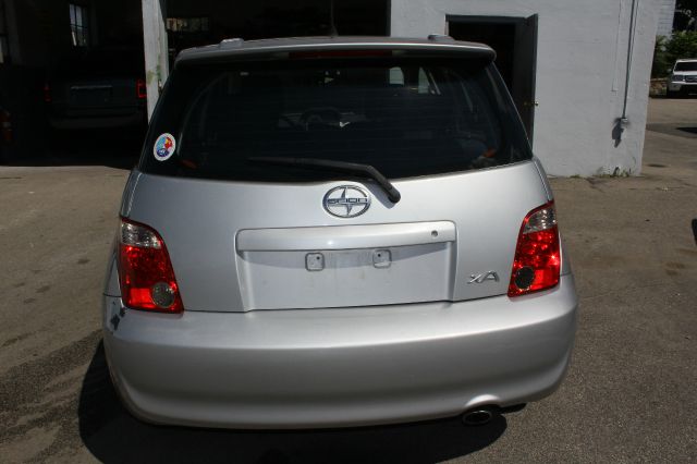Scion xA 2006 photo 4