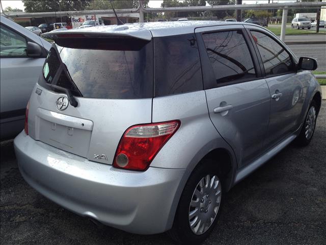Scion xA 2006 photo 2