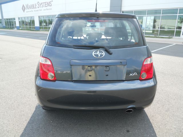 Scion xA 2006 photo 2