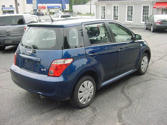 Scion xA 2006 photo 1