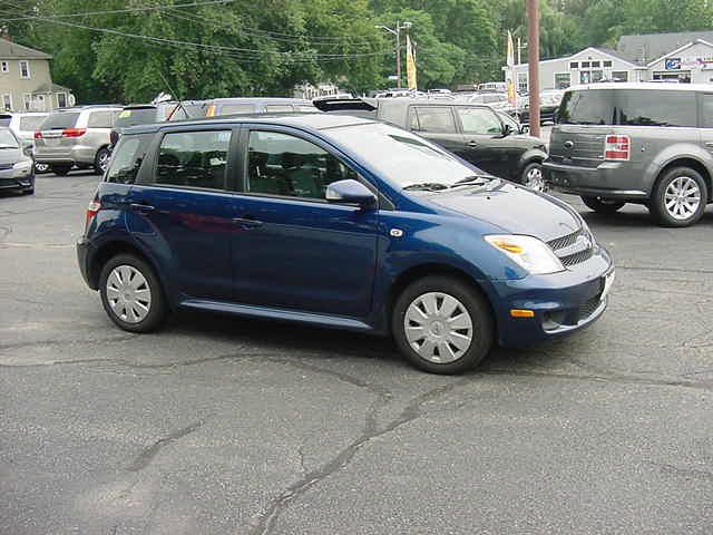 Scion xA 2006 photo 2