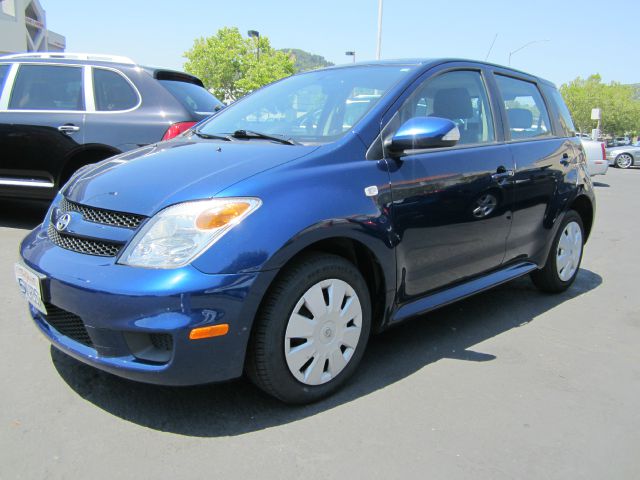 Scion xA 2006 photo 1