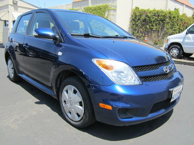 Scion xA 2006 photo 3