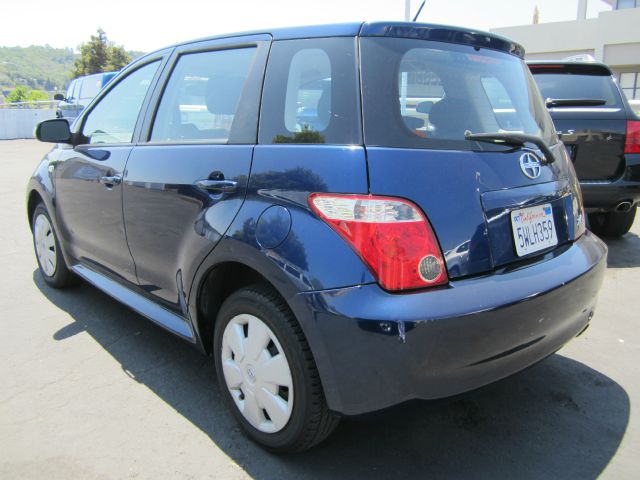 Scion xA 2006 photo 4