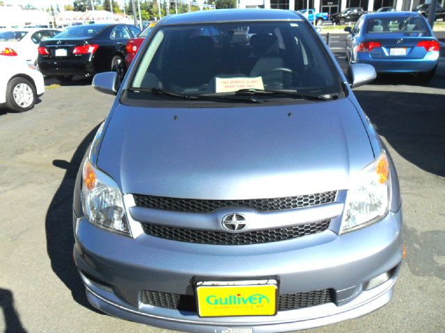 Scion xA 2006 photo 1