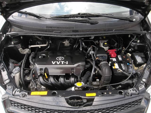 Scion xA 2006 photo 1