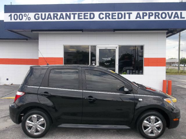 Scion xA 2006 photo 2