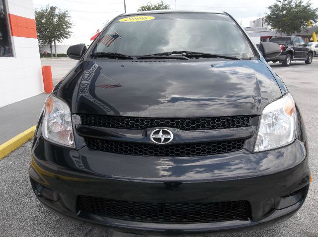 Scion xA 2006 photo 3