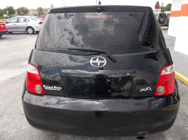 Scion xA 2006 photo 4