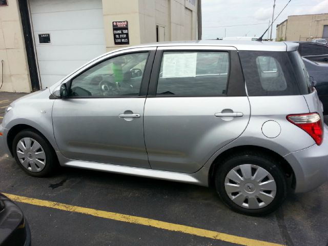Scion xA 2006 photo 4