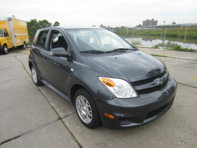 Scion xA 2006 photo 3