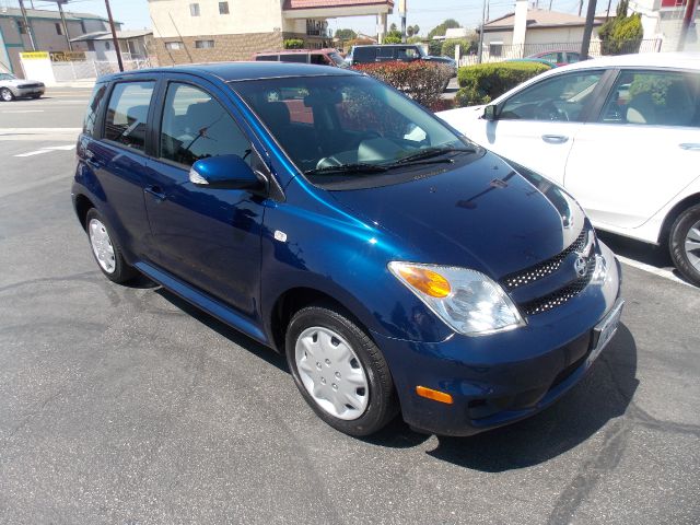Scion xA 2006 photo 1