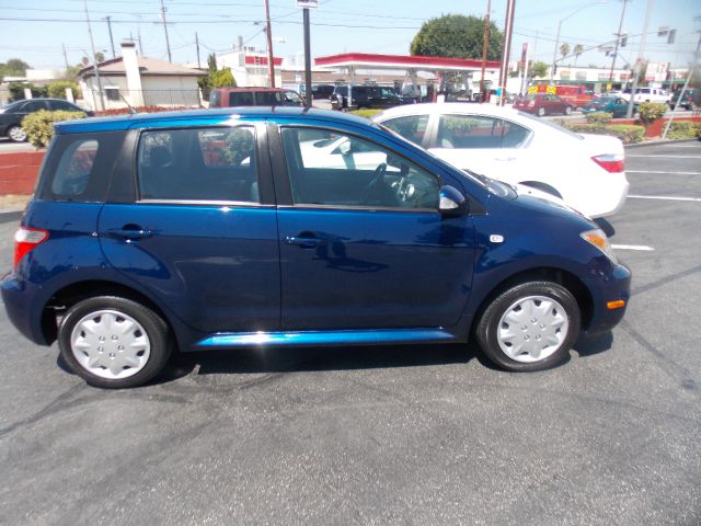 Scion xA 2006 photo 3