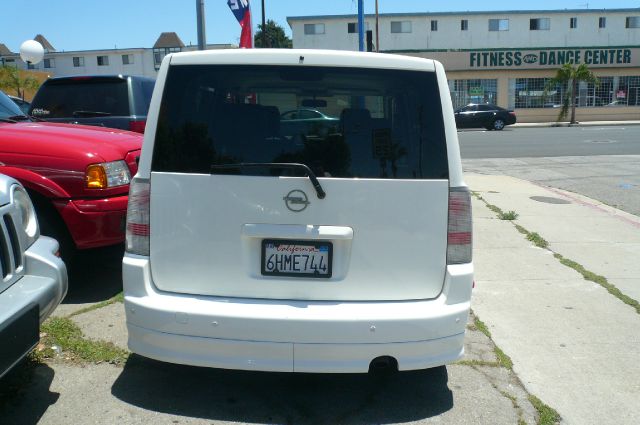 Scion xB 2004 photo 3