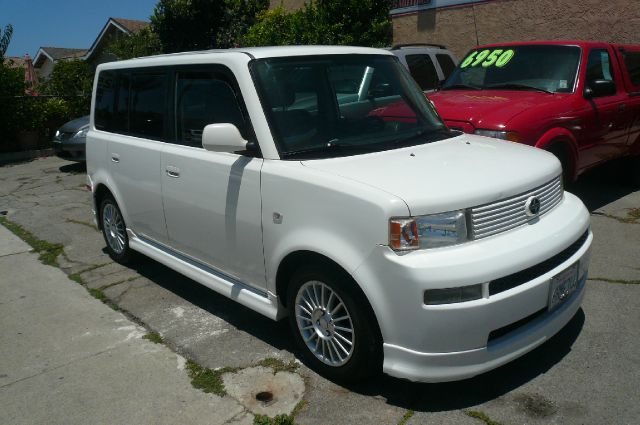 Scion xB 2004 photo 4