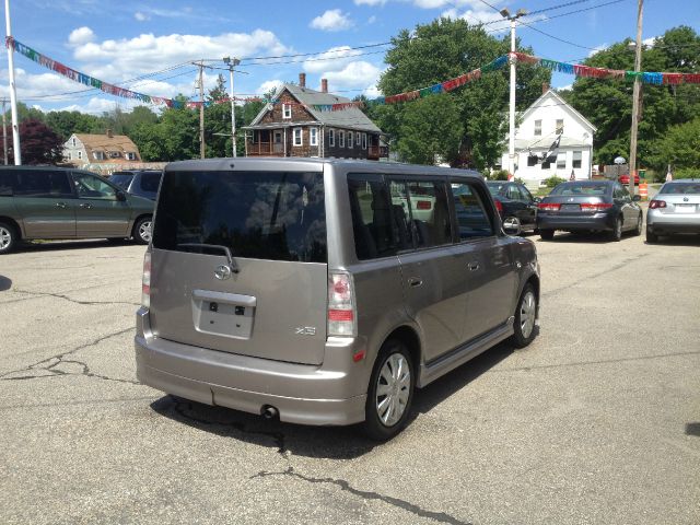 Scion xB 2004 photo 10