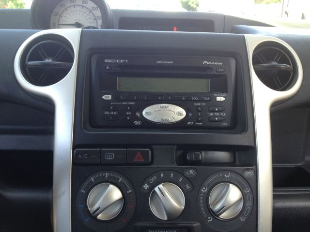 Scion xB 2004 photo 11