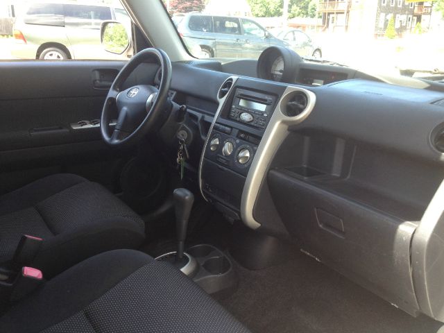 Scion xB 2004 photo 12