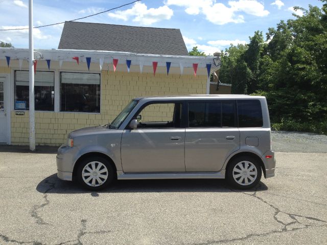 Scion xB 2004 photo 3