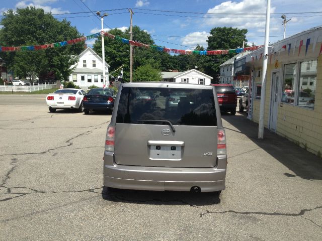 Scion xB 2004 photo 6