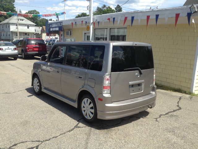 Scion xB 2004 photo 7