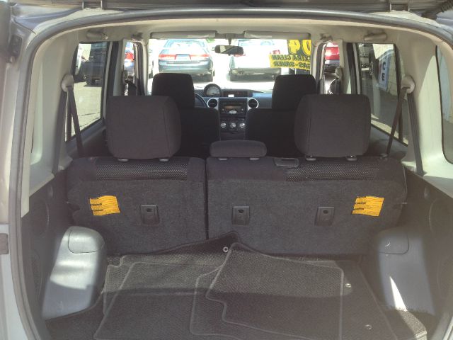 Scion xB 2004 photo 9