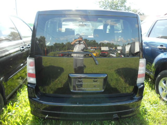 Scion xB 2004 photo 1