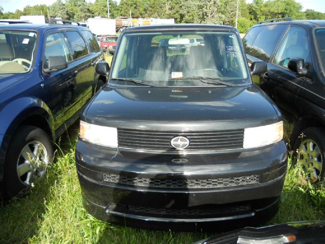 Scion xB 2004 photo 3