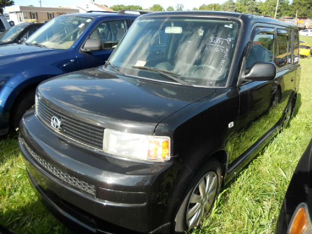 Scion xB 2004 photo 4