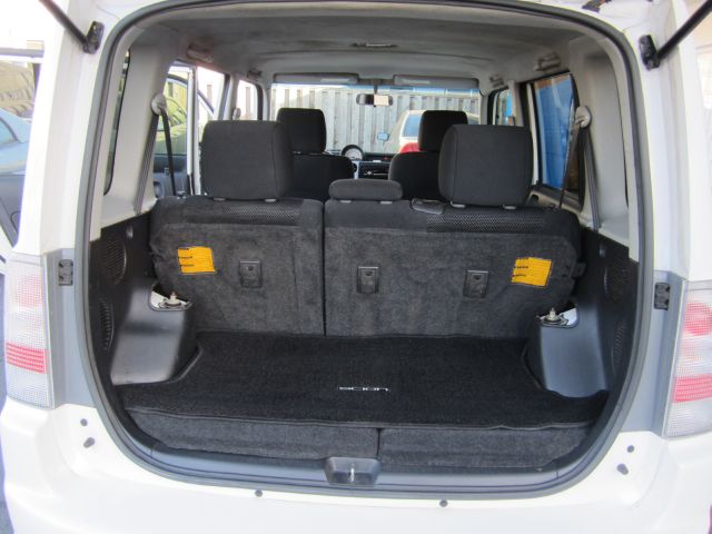 Scion xB 2004 photo 1
