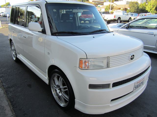 Scion xB 2004 photo 13