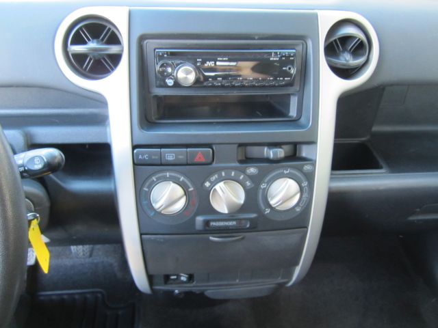 Scion xB 2004 photo 19