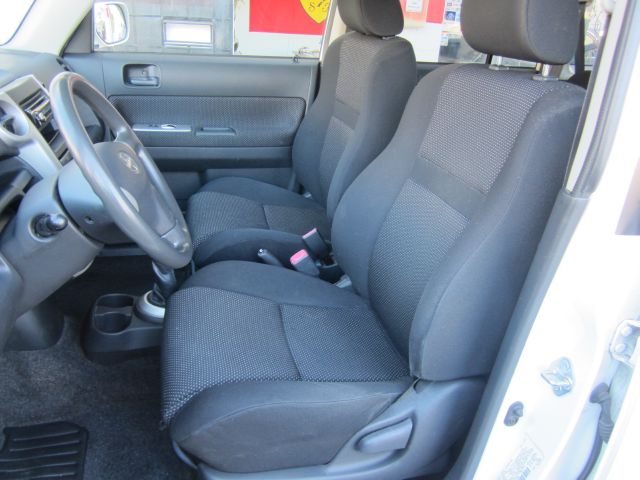 Scion xB 2004 photo 2