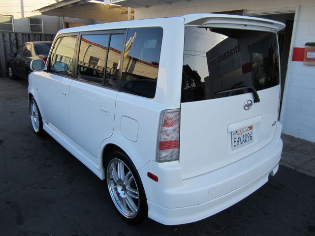 Scion xB 2004 photo 21