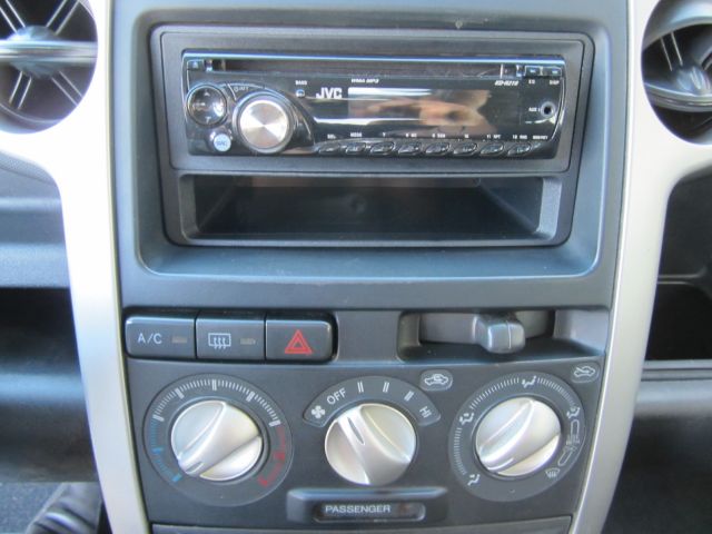 Scion xB 2004 photo 5