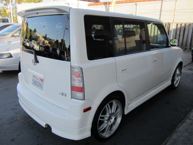 Scion xB 2004 photo 7