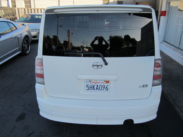 Scion xB 2004 photo 8