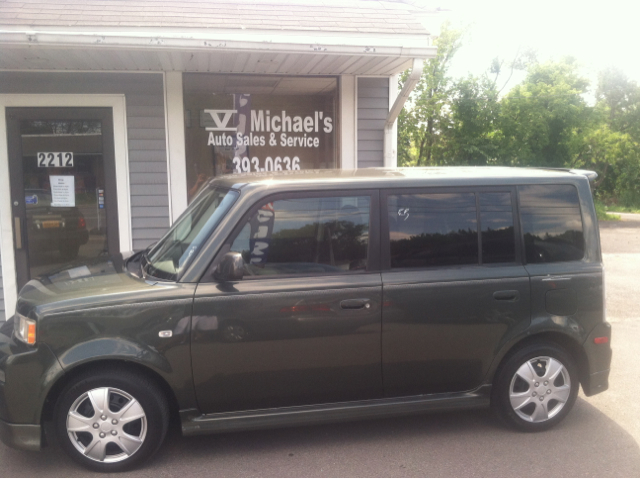 Scion xB 2004 photo 2