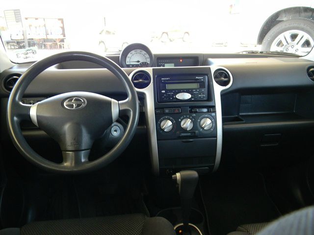 Scion xB 2004 photo 1
