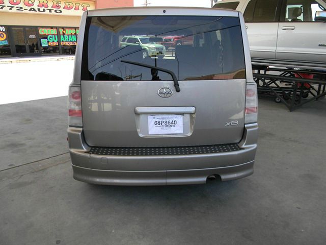 Scion xB 2004 photo 3